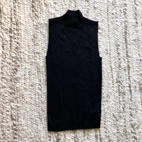 EXPRESS Ribbed Top with V Chocker - Picture 2 of 5